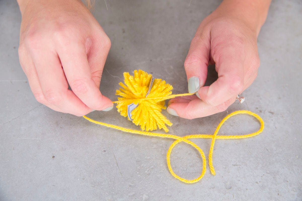 shaping pom-pom