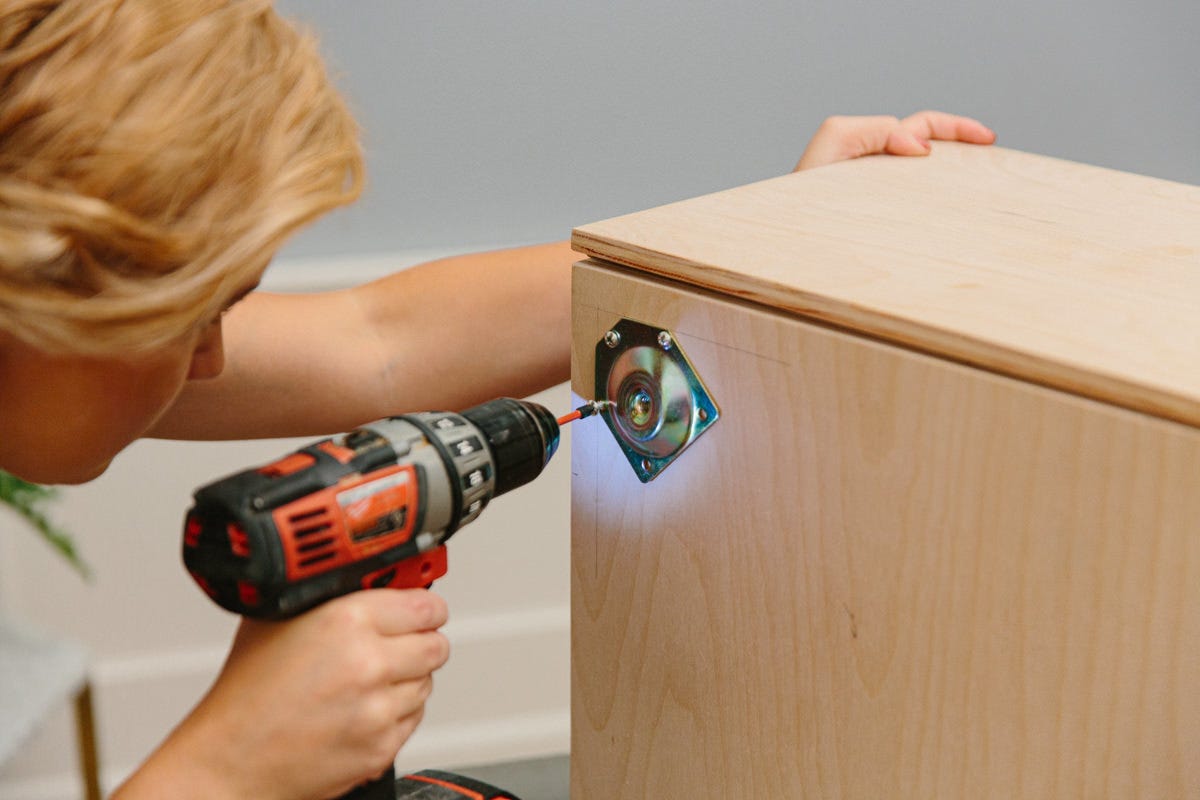 Add legs to the DIY litter box